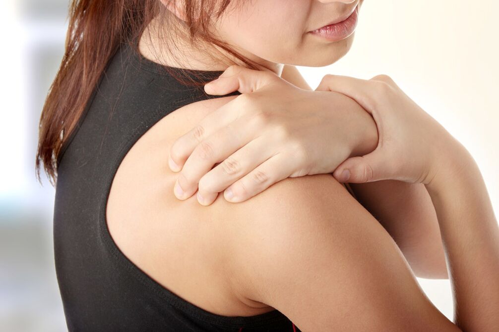 Cervical osteochondrosis may be accompanied by shoulder pain